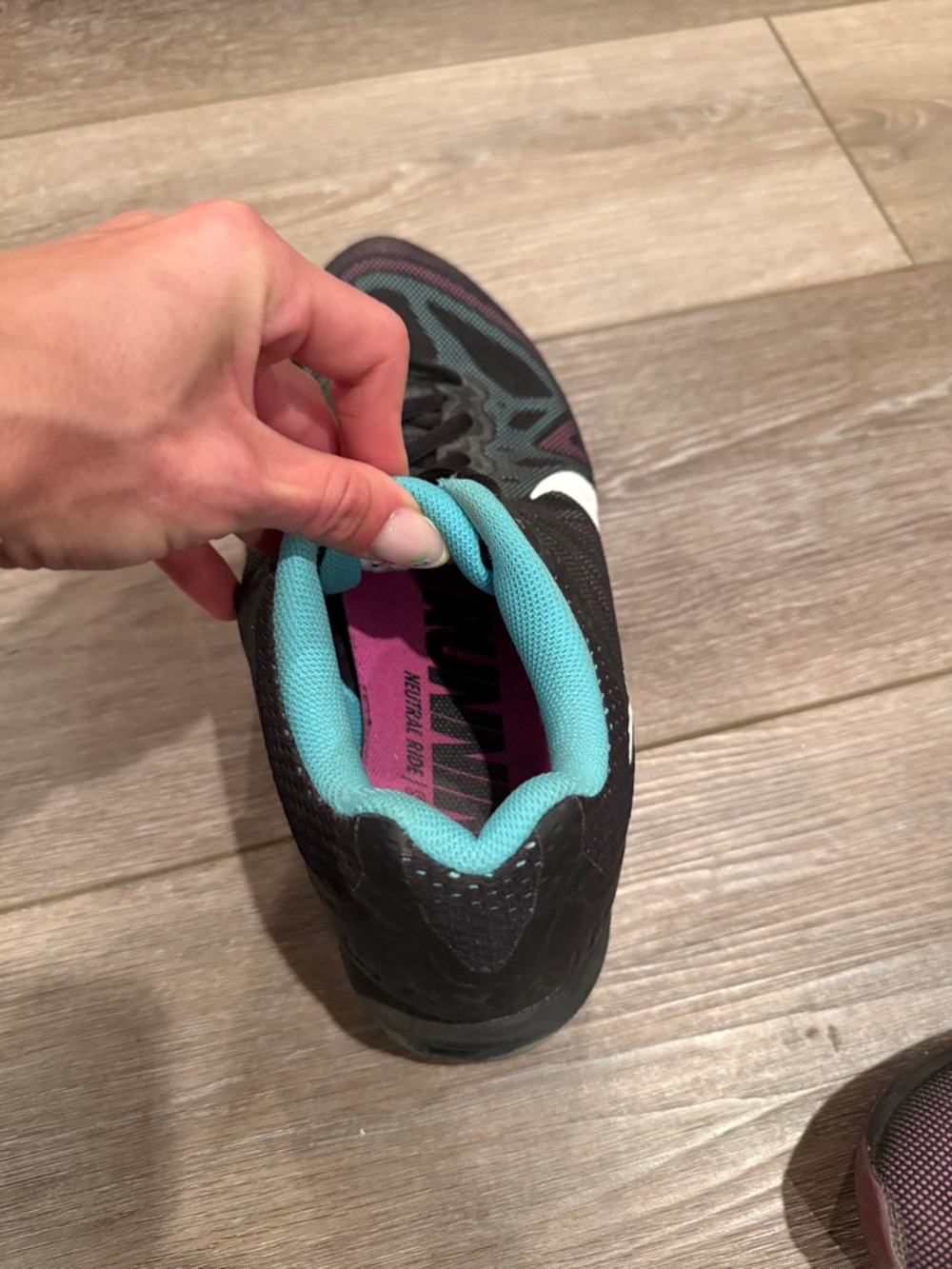 Nike Women's Black Teal Athletic Shoes - Picture 3 of 4